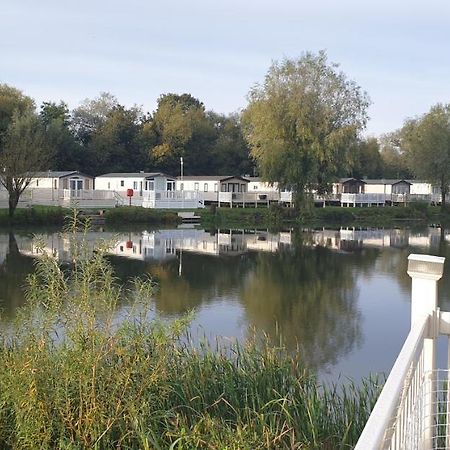 Lakeside Cotswold Holiday Home Cirencester Εξωτερικό φωτογραφία