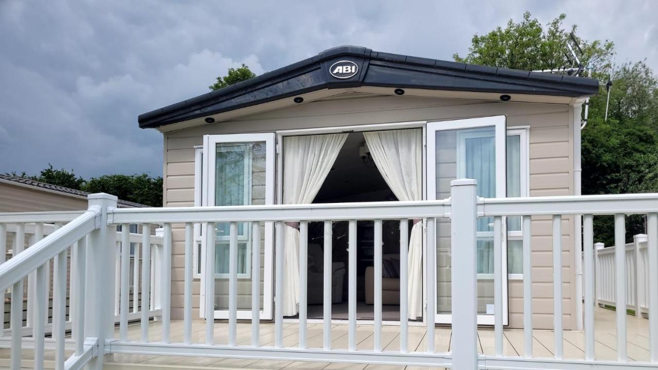 Lakeside Cotswold Holiday Home Cirencester Εξωτερικό φωτογραφία