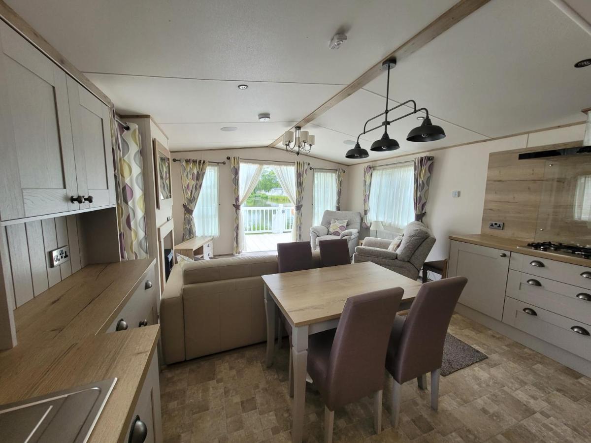 Lakeside Cotswold Holiday Home Cirencester Εξωτερικό φωτογραφία