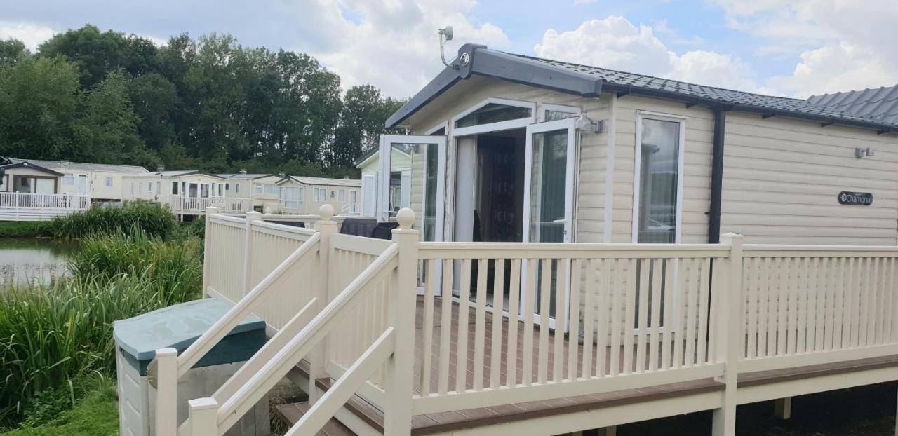 Lakeside Cotswold Holiday Home Cirencester Εξωτερικό φωτογραφία