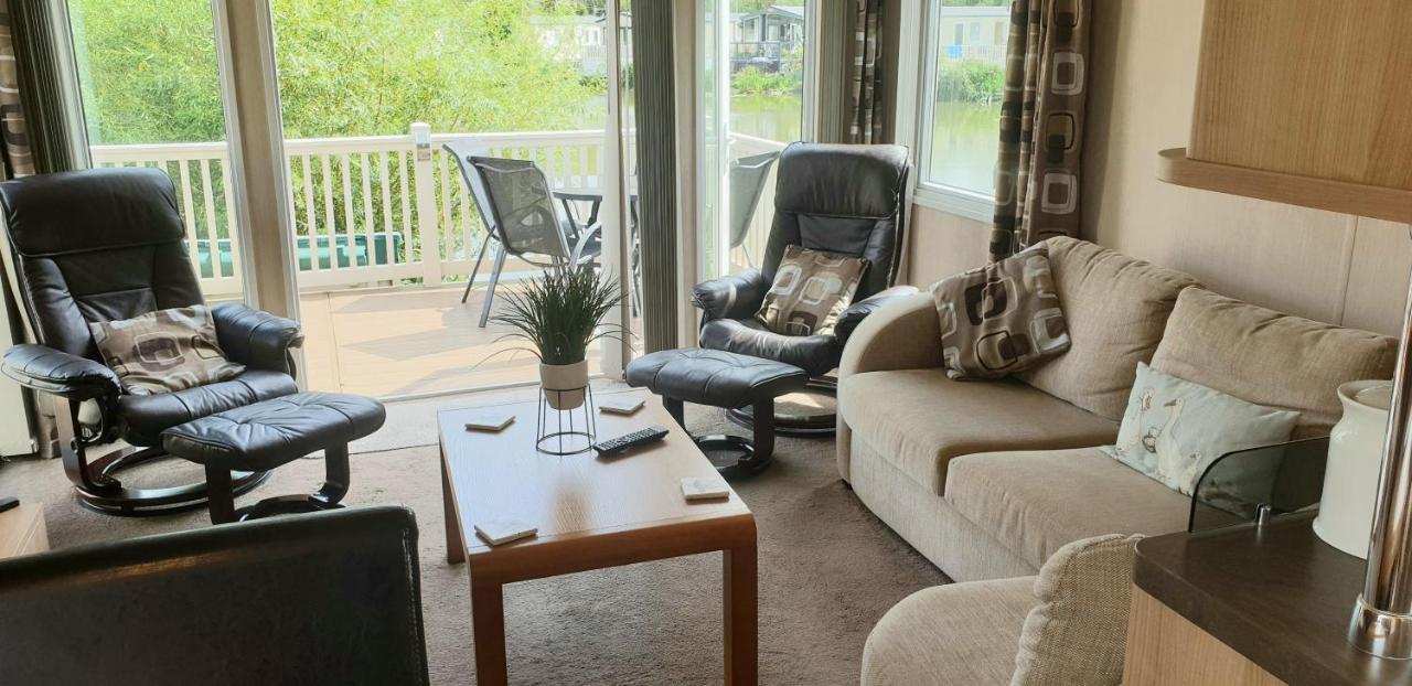 Lakeside Cotswold Holiday Home Cirencester Εξωτερικό φωτογραφία