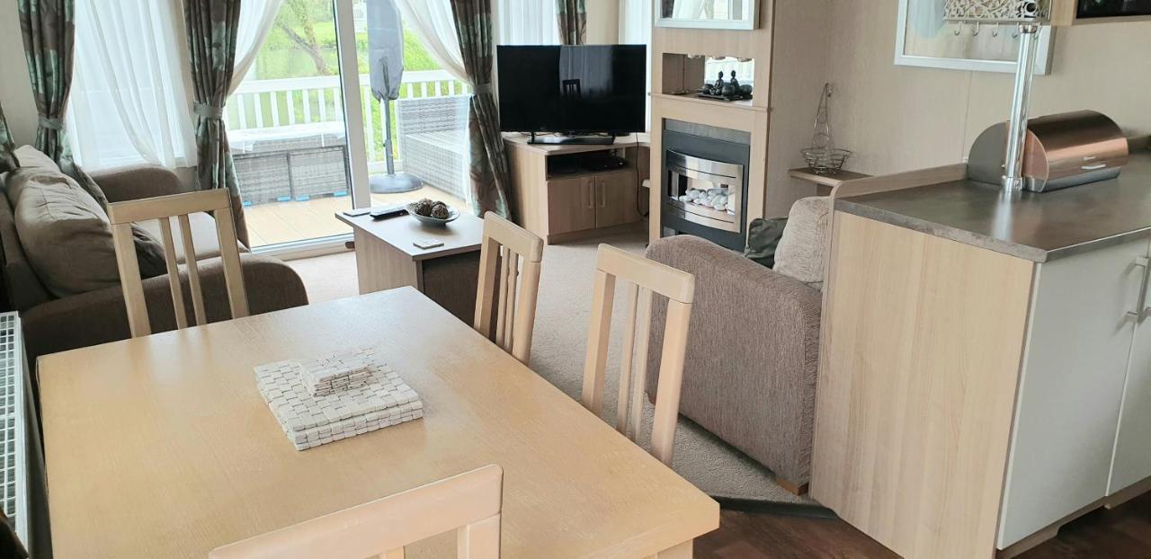 Lakeside Cotswold Holiday Home Cirencester Εξωτερικό φωτογραφία