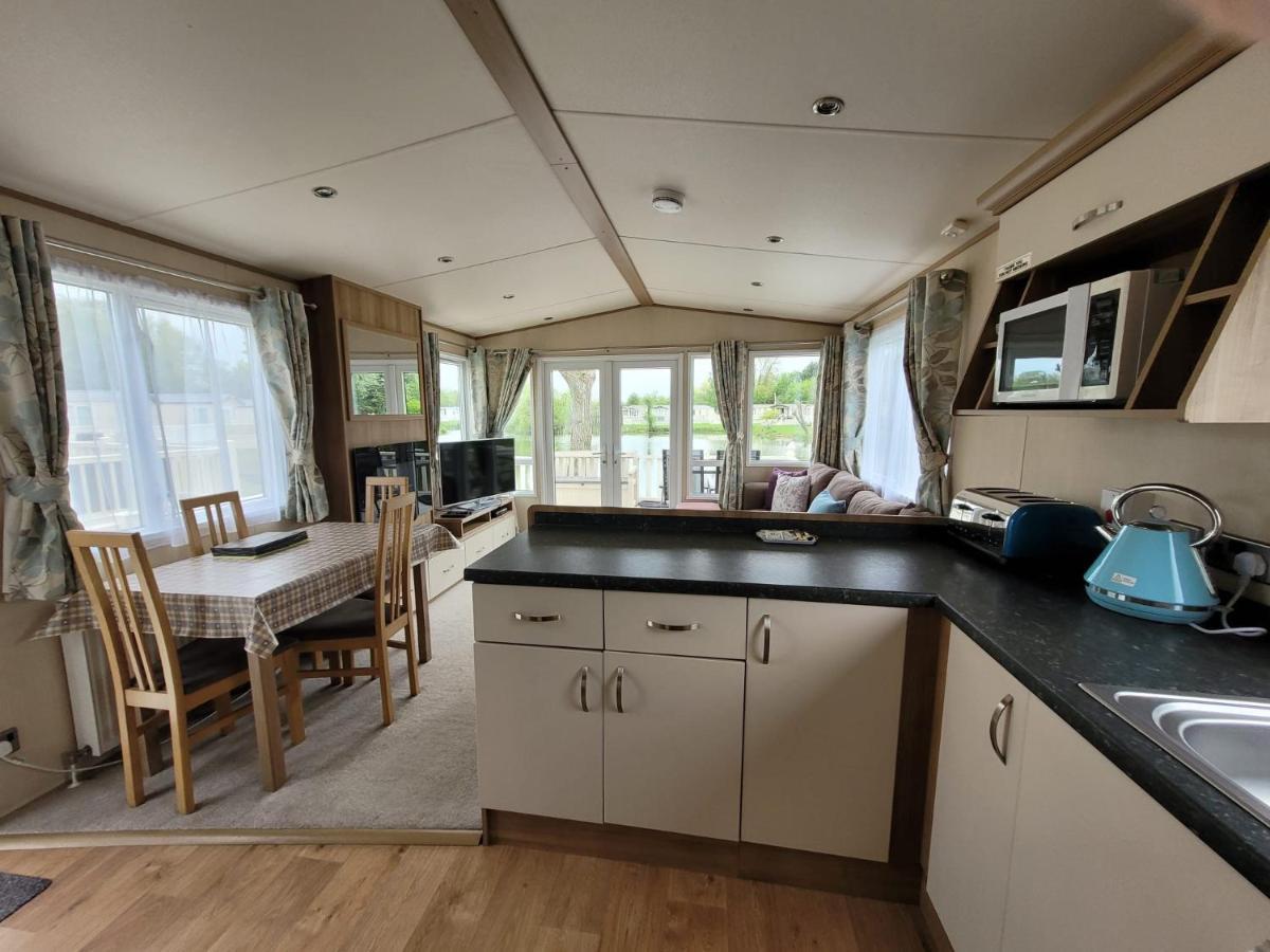 Lakeside Cotswold Holiday Home Cirencester Εξωτερικό φωτογραφία