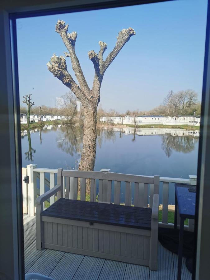 Lakeside Cotswold Holiday Home Cirencester Εξωτερικό φωτογραφία