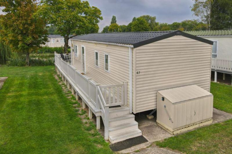 Lakeside Cotswold Holiday Home Cirencester Εξωτερικό φωτογραφία