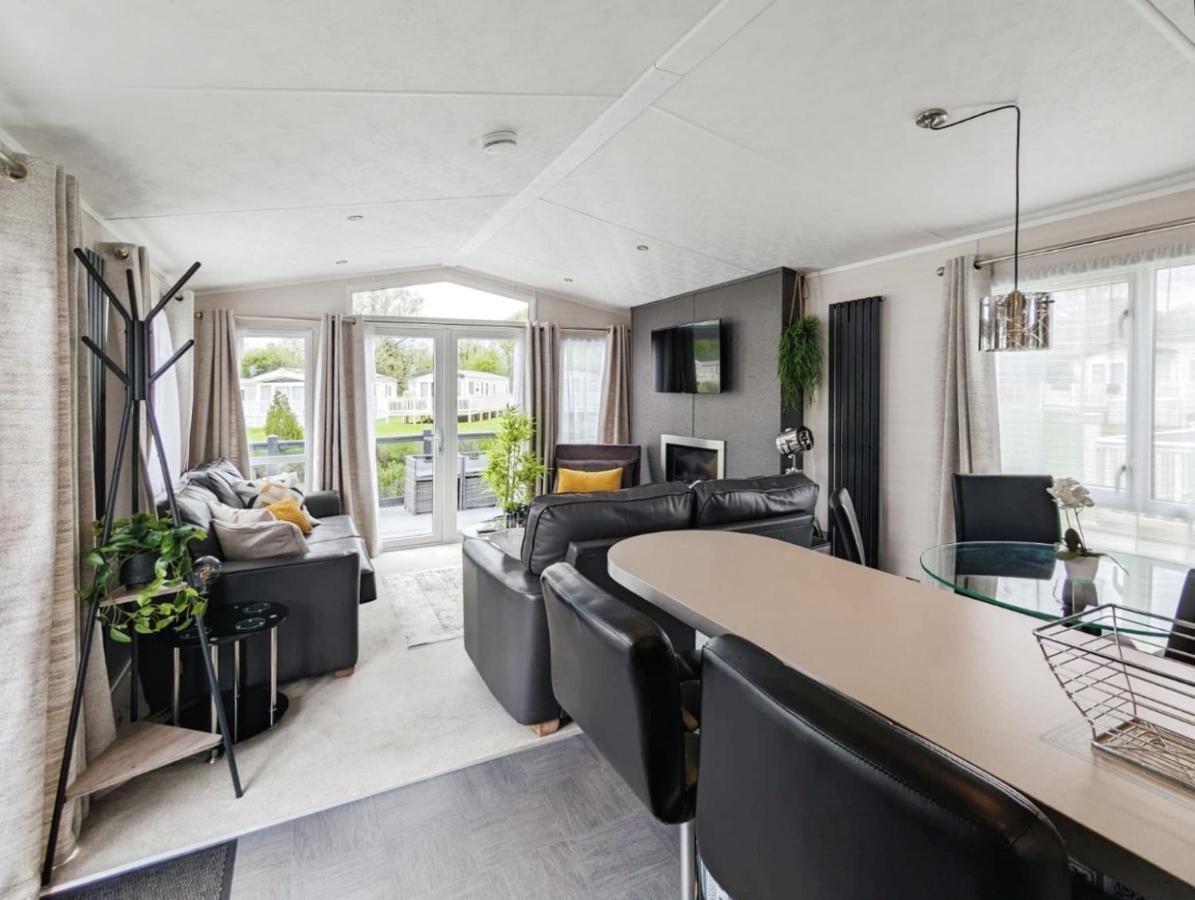 Lakeside Cotswold Holiday Home Cirencester Εξωτερικό φωτογραφία